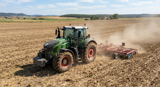 Tractor Fendt 722 Vario con guiado satelital GPS para plantaciones